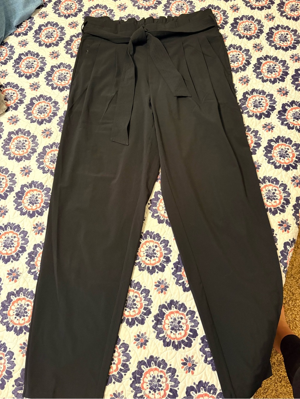 Athleta Like new Black Paper Bag performance pants size 8